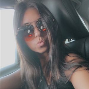 Meet your Posher, Brooke